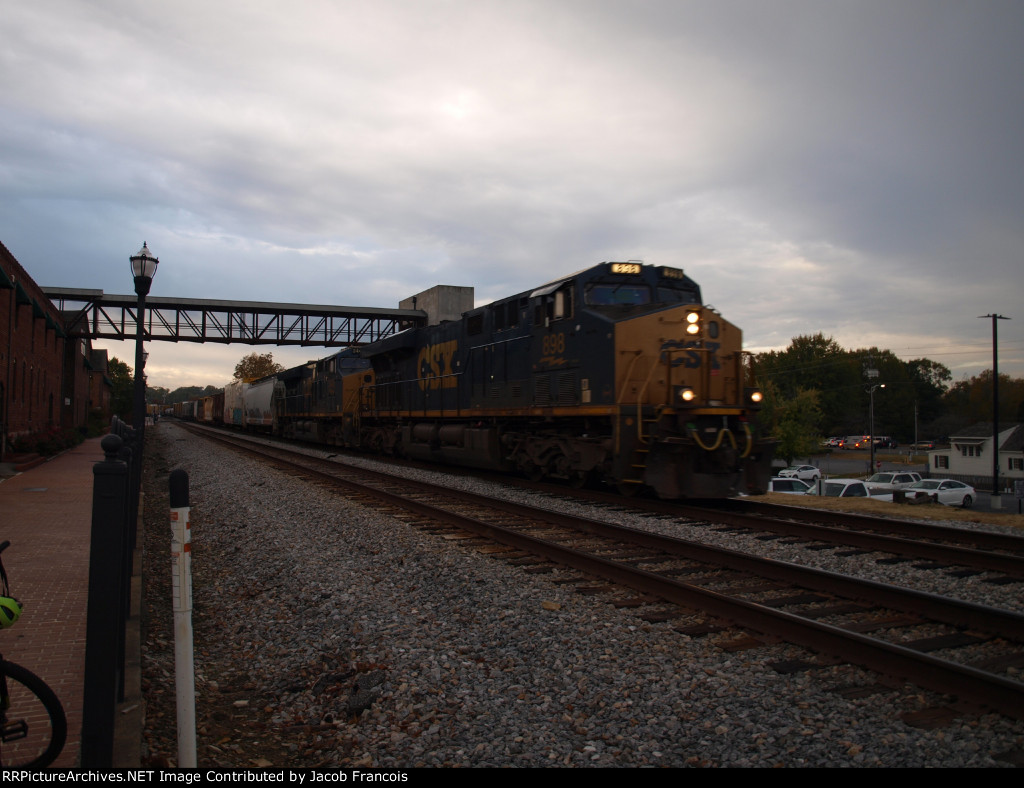 CSX 898